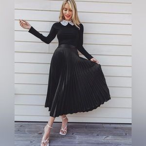 Chic Black Pleated Midi Skirt